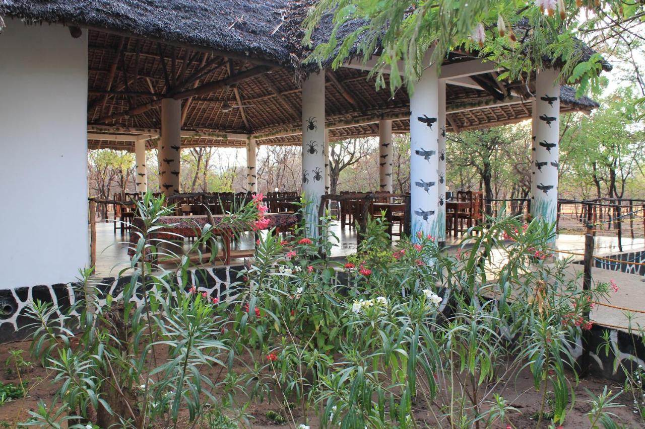 Voyage Village Lodge Mikumi Экстерьер фото